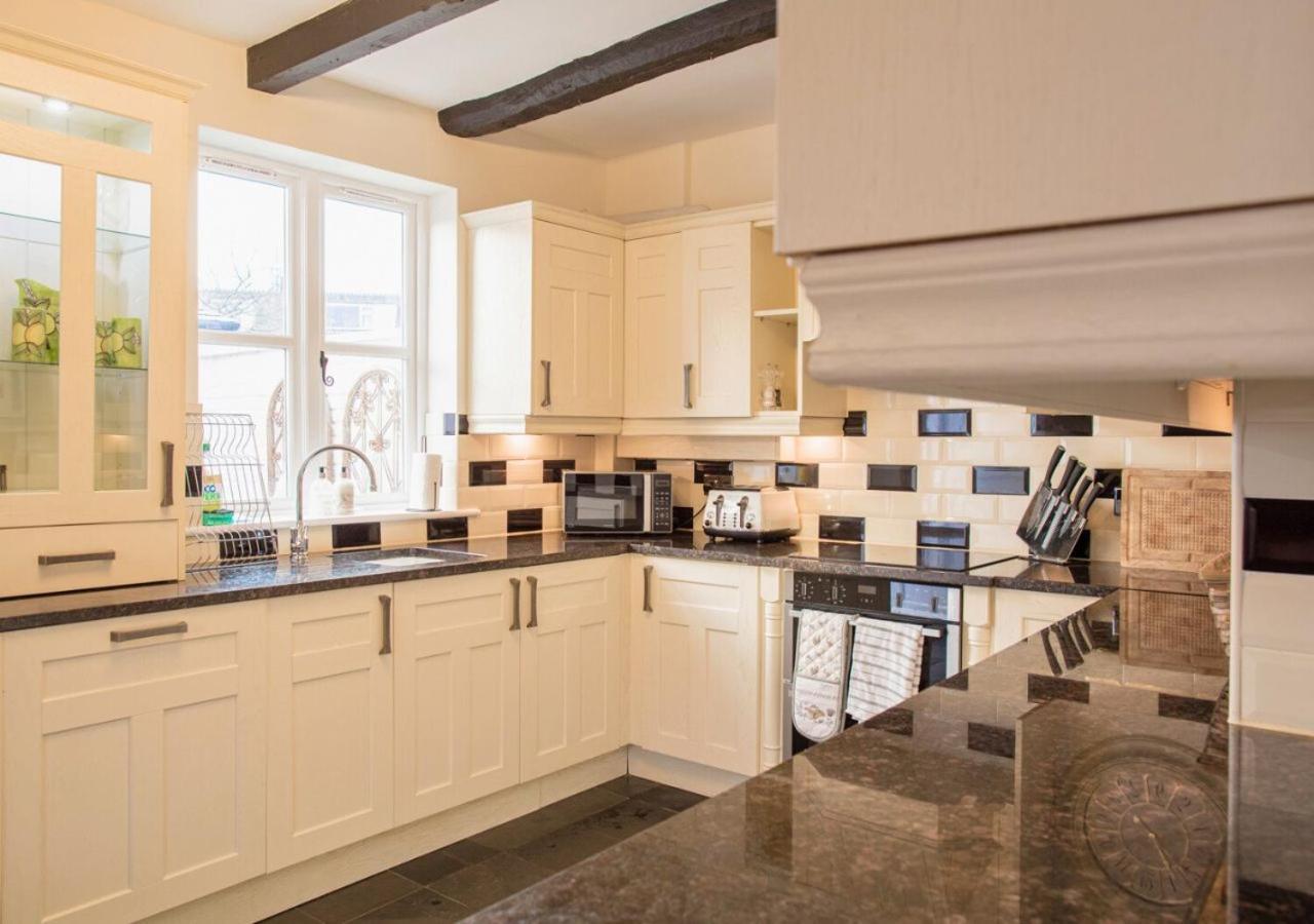 Charming 2 Bed House In Tewkesbury Centreヴィラ エクステリア 写真